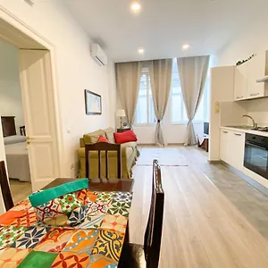 Apartment Le Casette Di Piazza Borsa, Naples