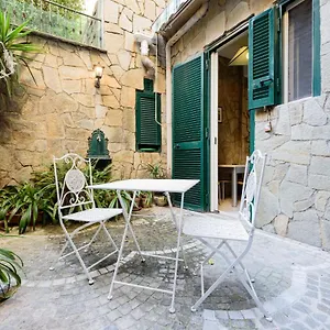 Apartment Casa Di Flo, Naples